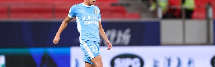 2025世俱杯投注-河南球员黄锐烽完成中国顶级联赛100场里程碑，99年龄段第5人