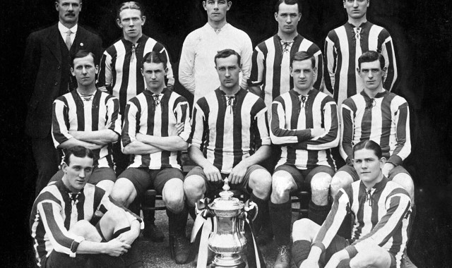 世俱杯下注-在奔赴战场前，他们看完了人生的最后一场球赛